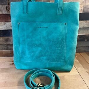 Portland Leather Goods Reef classic full size crossbody, new. Premium quality.